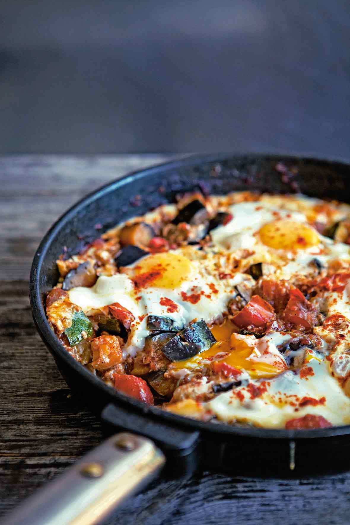 Skillet Eggs with Chorizo and Vegetables Recipe | Leite's Culinaria