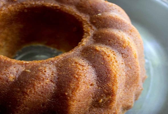 A rum Bundt cake in a grey bowl.