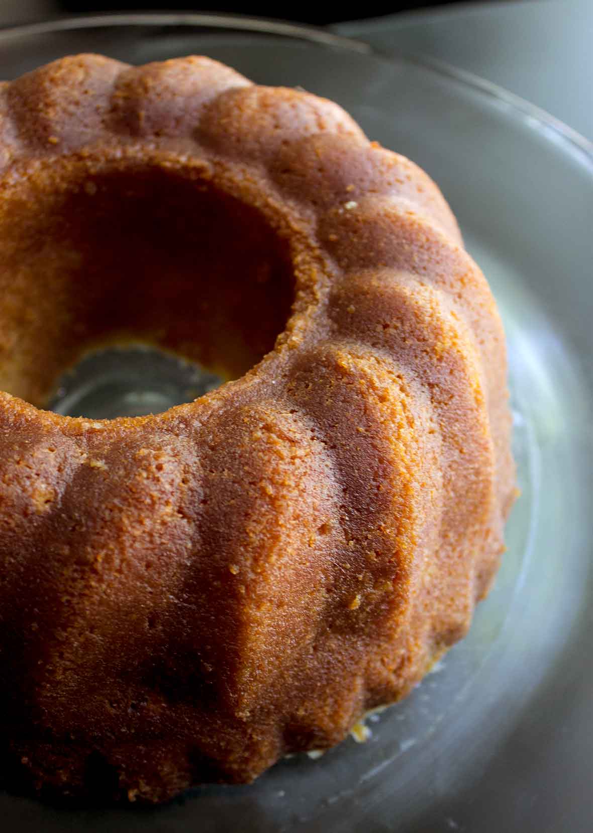 A rum Bundt cake in a grey bowl.