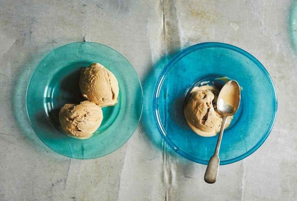 Two blue glass plates with scoops of Turkish coffee ice cream, and a spoon