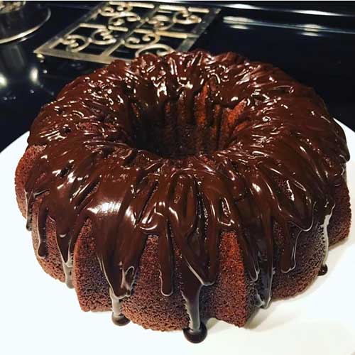 Chocolate Sour Cream Bundt Cake Recipe | Leite's Culinaria