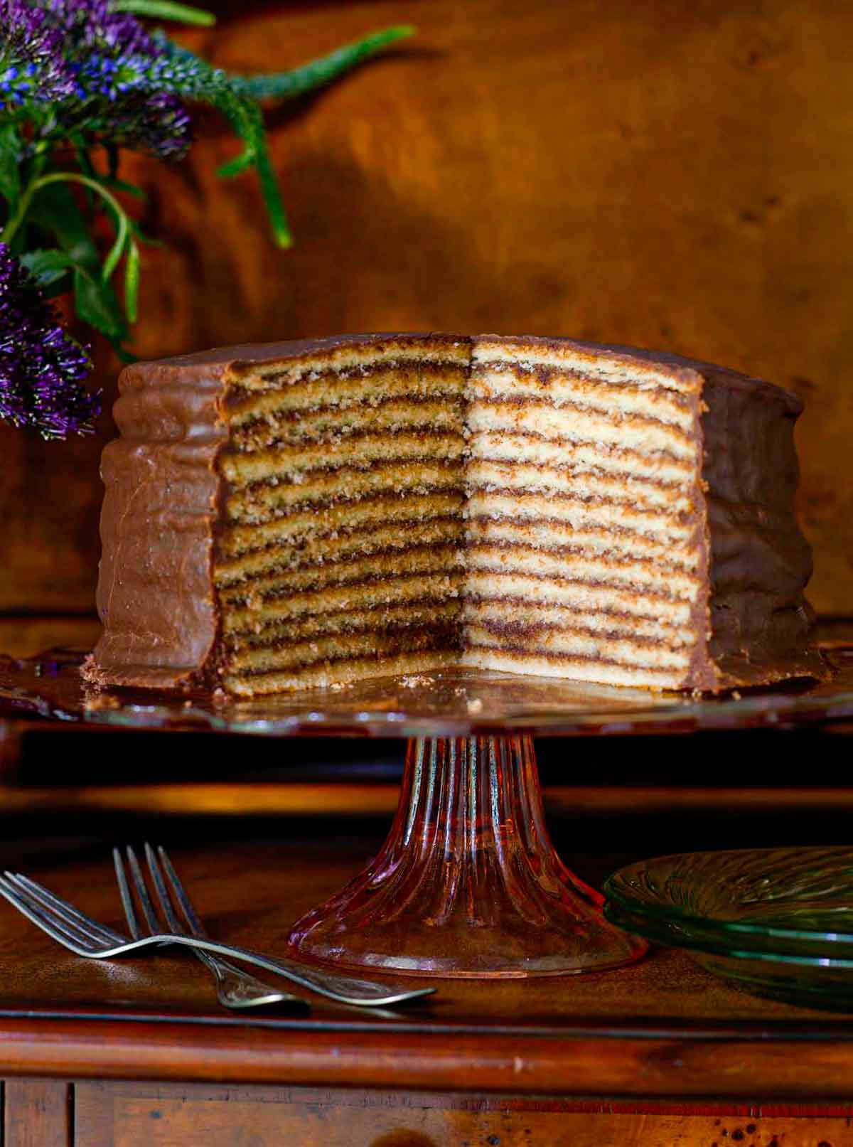 This image has an empty alt attribute; its file name is trisha-yearwood-chocolate-torte.jpg