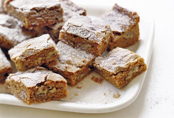 Cinnamon Pecan Blondies