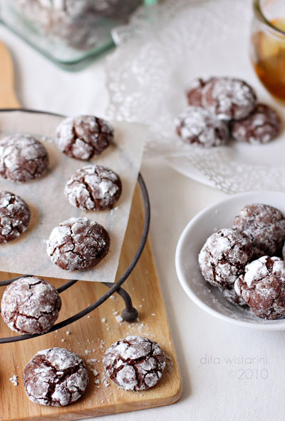 Chocolate-Ginger Crinkle Cookies